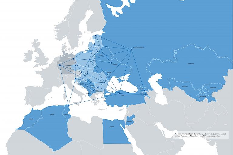 Graphische Darstellung einer Europakarte mit hervorgehobenen, miteinander vernetzten Hospitationsstandorten